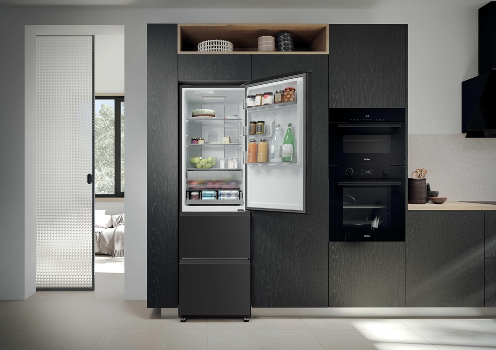 Haier 3D Series 3 HTR3518ENMTK 60/40 Frost Free Fridge Freezer Black - Clearance