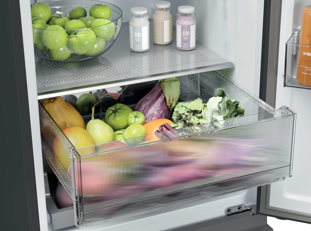 Haier 3D Series 3 HTR3518ENMTK 60/40 Frost Free Fridge Freezer Black - Clearance